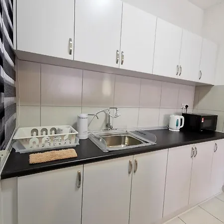 3 Astetica Residences The Mines 4Br Wifi Netflix Lake View Seri Kembangan Exterior photo