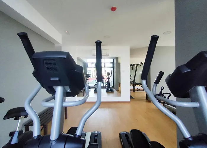 3 Astetica Residences The Mines 4Br Wifi Netflix Lake View