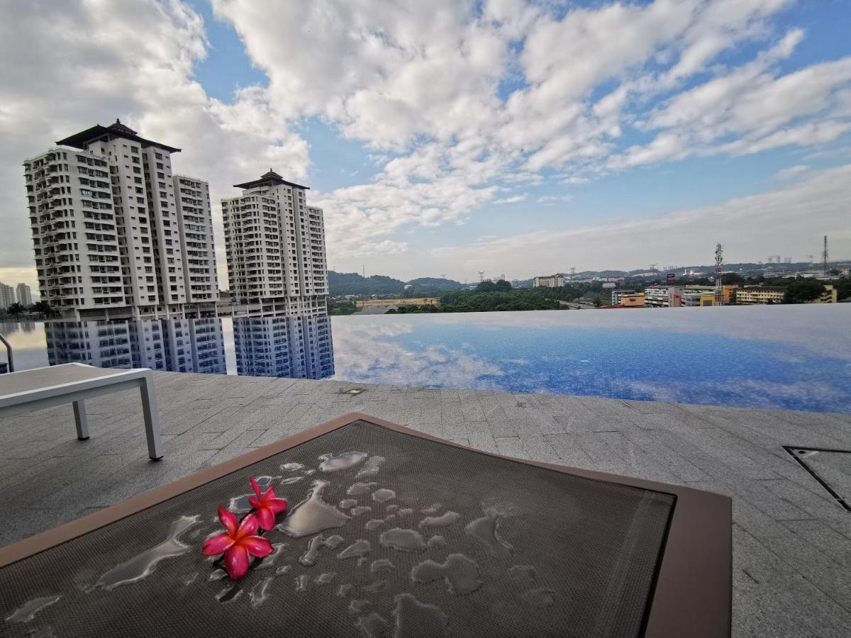 Apartment 3 Astetica Residences The Mines 4br Wifi Netflix View Seri Kembangan