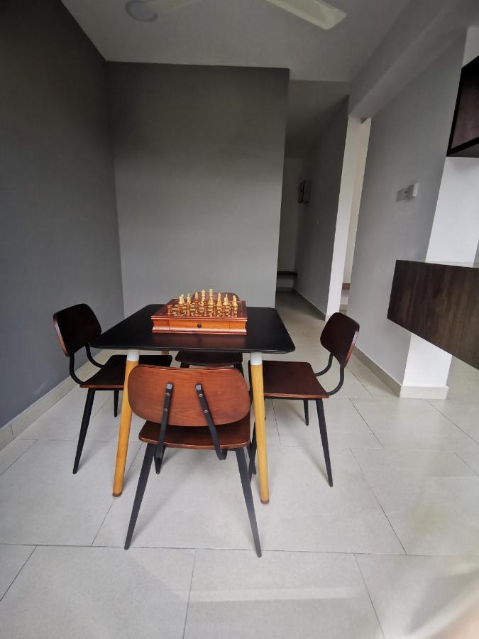 3 Astetica Residences The Mines 4br Wifi Netflix View Seri Kembangan